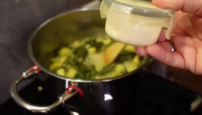 Mit Speisestärke andicken (485.639).