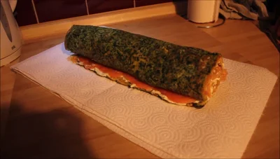 Rezept: Leckere Räucherlachs-Spinatrolle - Low Carb