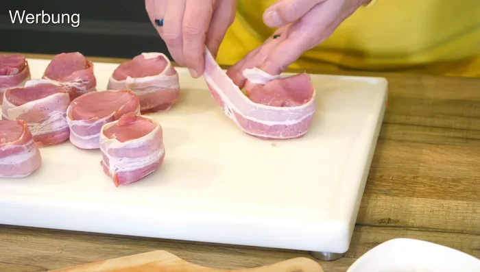 Speckscheiben um die Medaillons wickeln.