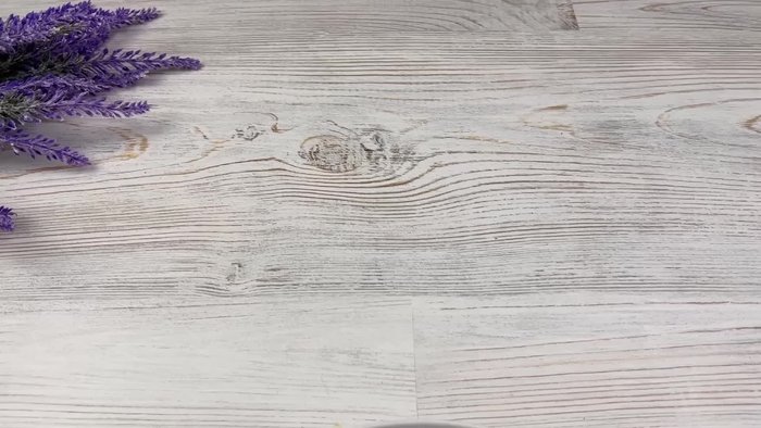 Den Schweinenacken mit Salz, Pfeffer und Gewürzen nach Geschmack würzen. (0:00)