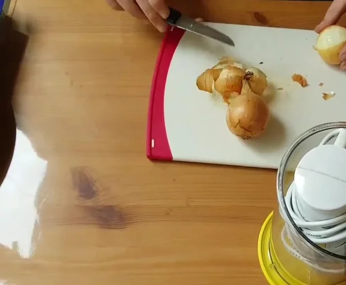 Zitronen auspressen.