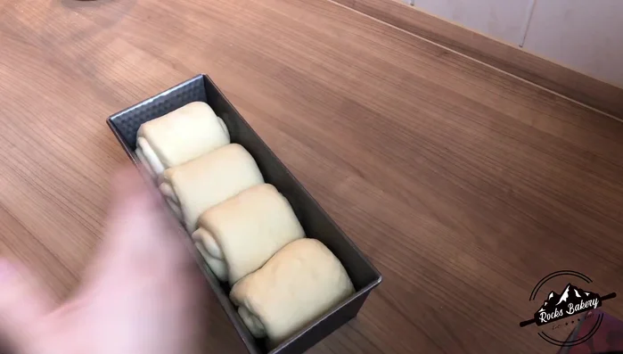 Teig nochmal 30 Minuten gehen lassen.