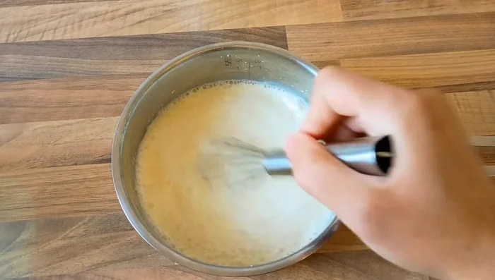 Pudding 2-3 Minuten abkühlen lassen.