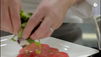 Wolfsbarsch mit Kräuterkruste & Rindscarpaccio: Gourmet-Rezept
