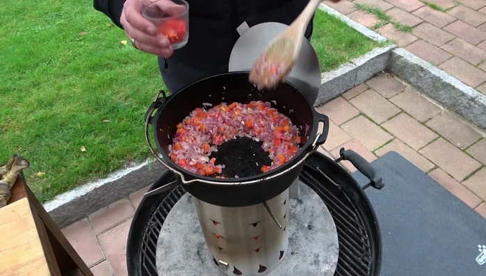 Rinderfleisch hinzufügen und anbraten. (186.319)