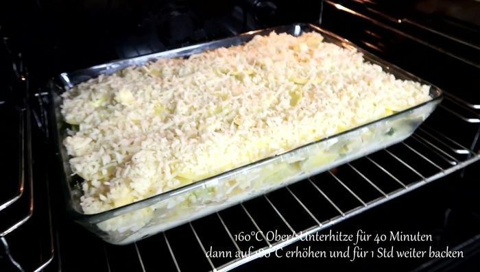 Bei 160 Grad Ober-/Unterhitze 40 Minuten backen, dann Temperatur auf 180 Grad erhöhen und weitere 60 Minuten backen.