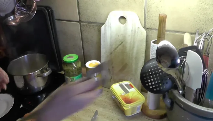 Speck in einem Topf anbraten.