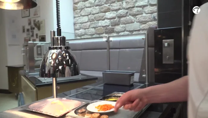 Verfeinern Sie die Semmelknödel. (32.48)