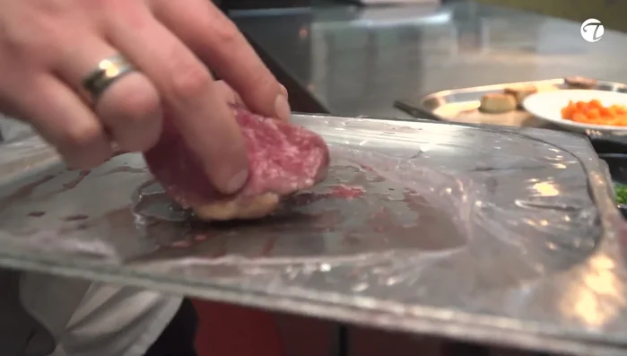 Garen Sie den Rinderücken im Ofen. (45.489)