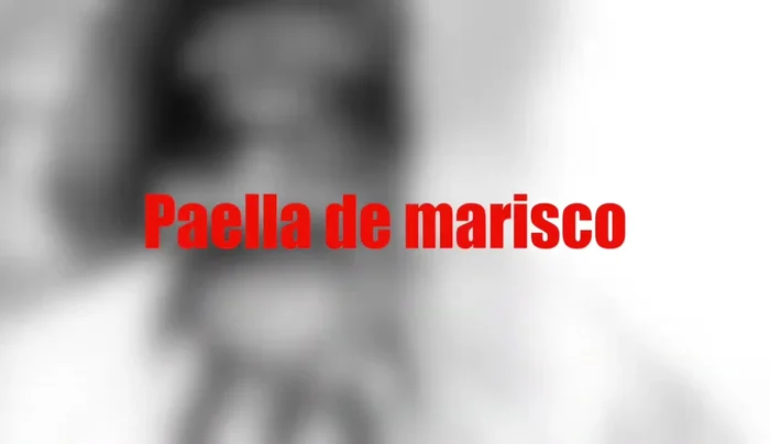 Olivenöl in einer Pfanne erhitzen. Meeresfrüchte (außer Muscheln) anbraten, bis sie eine braune Farbe erhalten. [15.47]