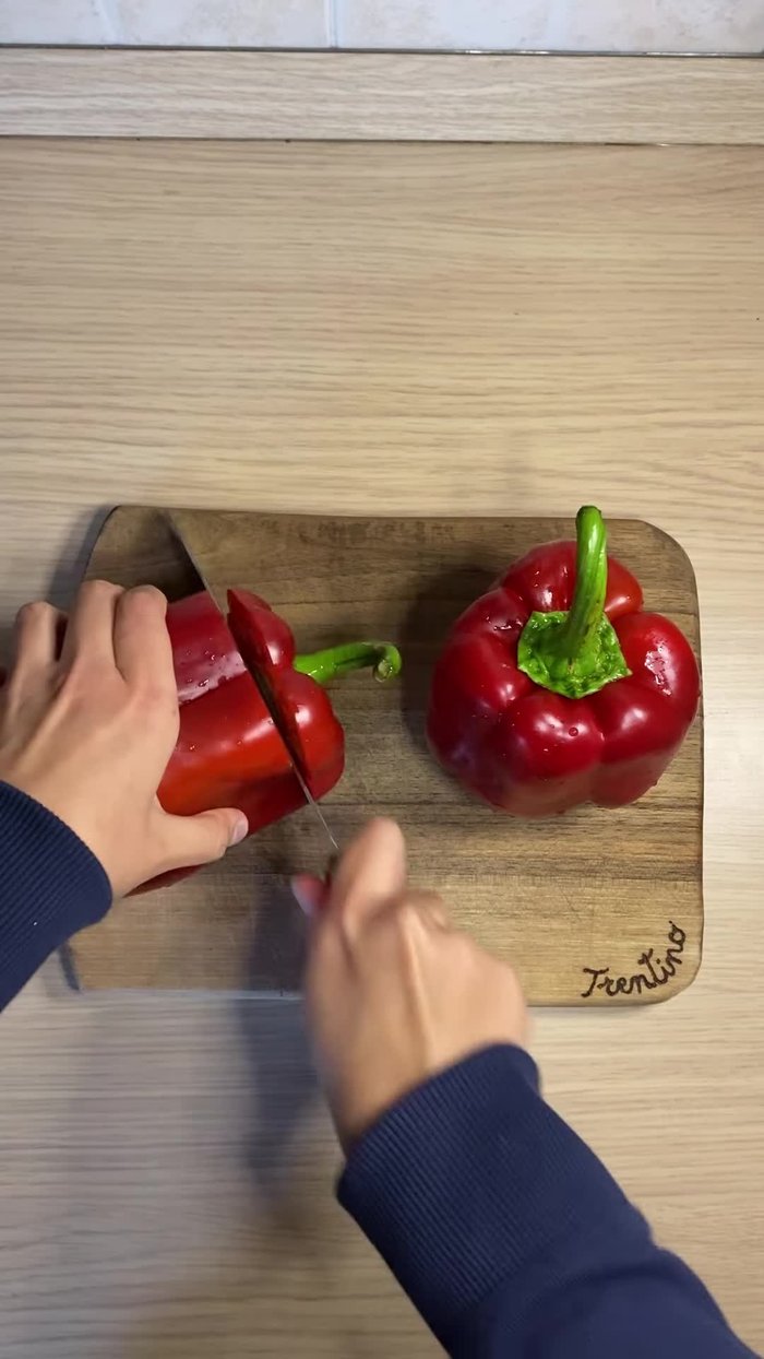 Paprika waschen, reinigen.