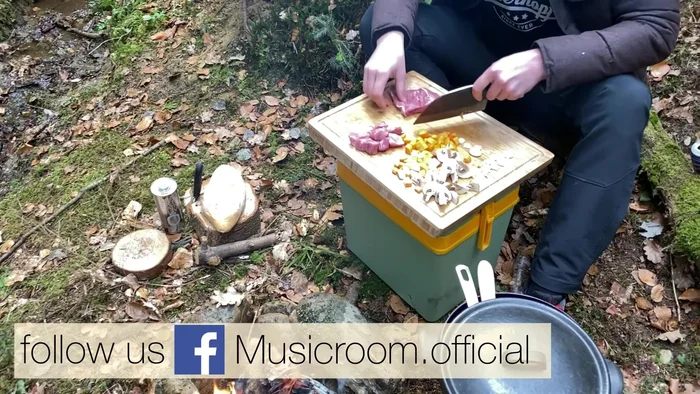 Feuer machen (wie von Markus gezeigt).