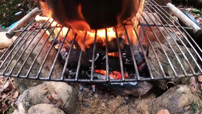Zwiebeln und Fleisch anbraten.