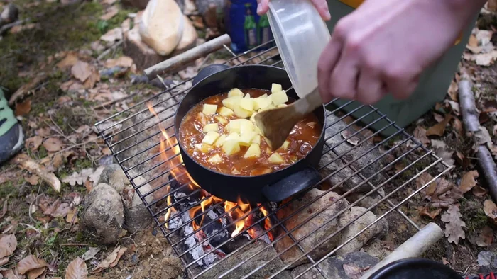 Geschnittene Kartoffeln hinzufügen.