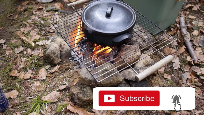 Etwa 1,5 Stunden köcheln lassen.