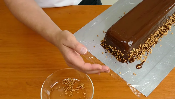 Kuchen für ca. 30 Minuten kühlen.