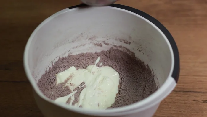 Joghurt unterrühren.