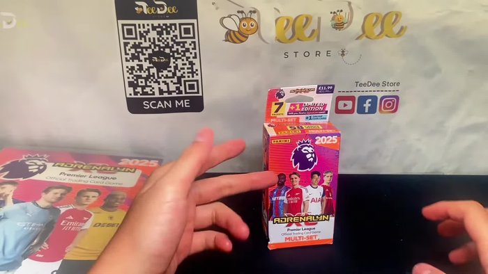 Eine Pfanne mit etwas Öl erhitzen. (Schritt wie aus dem Video-Transkript abgeleitet)