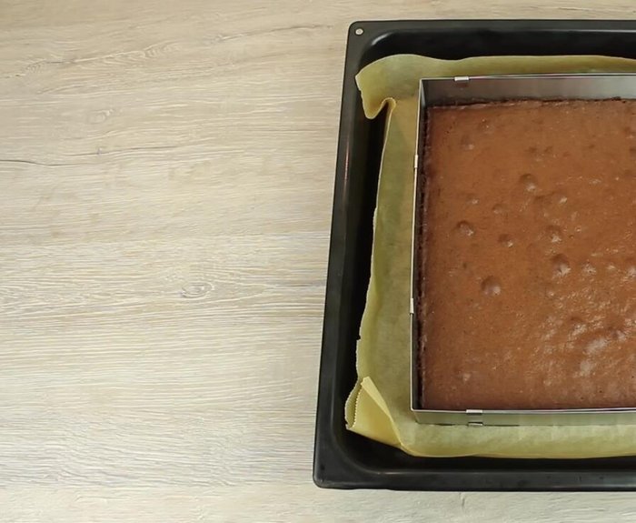 Den Schokoboden vollständig auskühlen lassen.