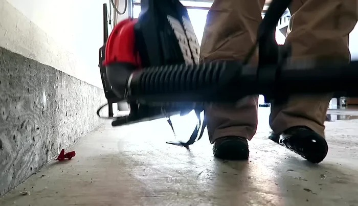 Eine geeignete Stromquelle finden.