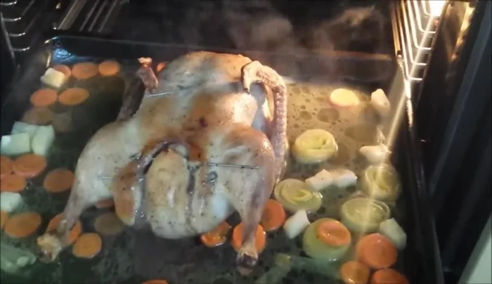 Die Ente für weitere 45 Minuten braten.