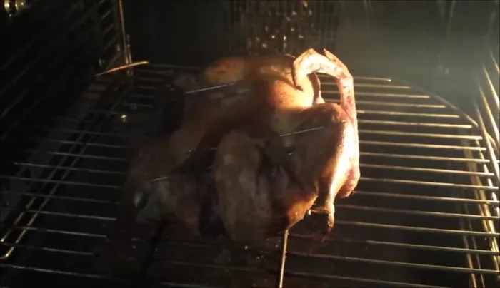 Die Ente warm halten, bis die Beilagen fertig sind.