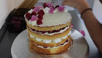 Himbeer-Baiser-Torte Rezept: Luftig & Lecker!