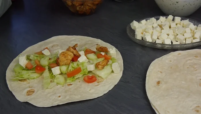 Sauce über die Füllung geben.