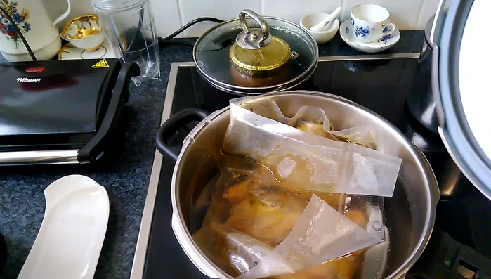 Entenkeulen vorbereiten (Kühlschrank, etc.).