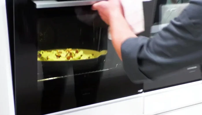 Im vorgeheizten Backofen bei 200 Grad Umluft ca. 20 Minuten backen.