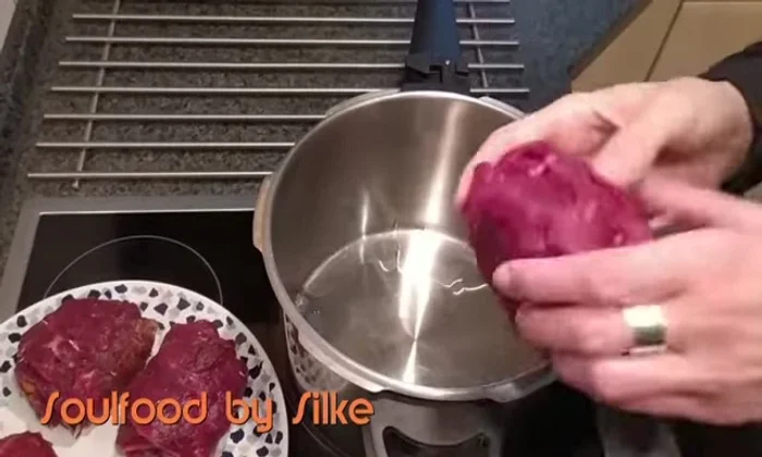 20-25 Minuten im Schnellkochtopf garen.