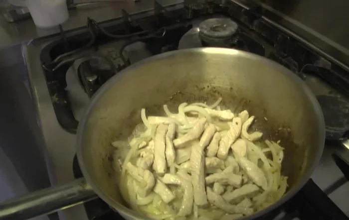 Senf und Sahne hinzufügen.