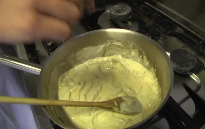 Etwas Zucker hinzufügen, um den Geschmack zu verbessern.