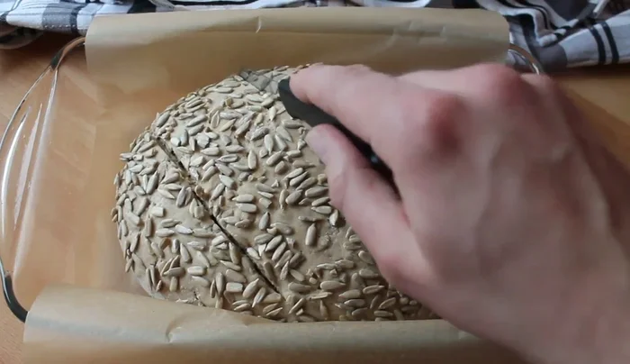 Brot mehrmals einschneiden.