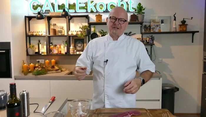 Maronen, Paniermehl und Cranberries (bis auf einen Teil zum Schluss) in einer Küchenmaschine pürieren (167.8).