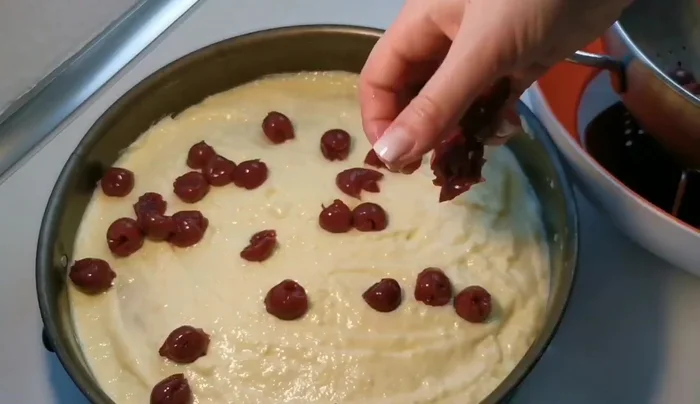 Kuchen für 10 Minuten nochmals in den Backofen geben.
