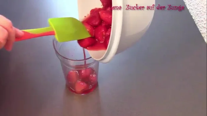 Erdbeeren pürieren. (199.62)