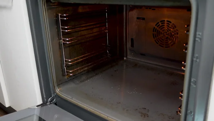 Backblech bei 170°C Umluft für 45 Minuten in den vorgeheizten Backofen geben.