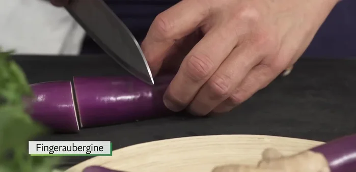 Fingeroberschoten hinzufügen und mitbraten.