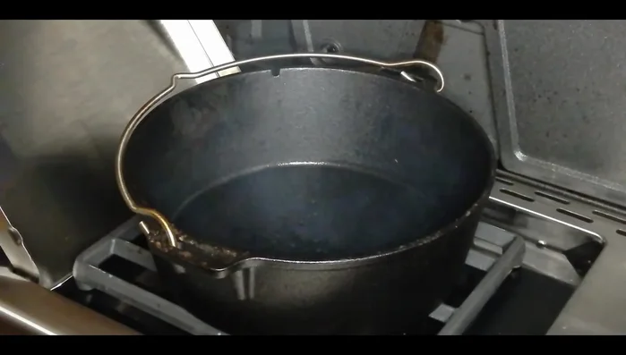 Gemüse hinzufügen und mitbraten (230.00)